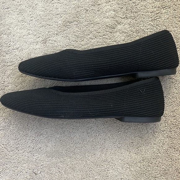 VIVAIA Margot Walker Square-Toe V-Cut Flats Size 8.5 Wide - Picture 6 of 9